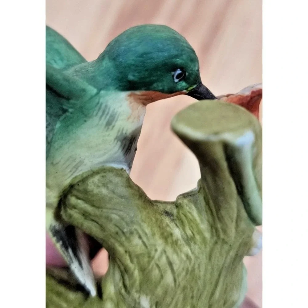 Lefton sweet little Hummingbird drinking nectarine from a flower figurine